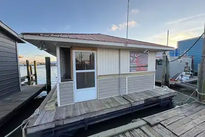 Houseboat in Venice Marina