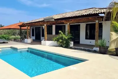 Image de Paradise welcomes you! Private pool & access to beach club and miles of beach!