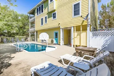 Image de Sunny Side Up | 930 ft to the beach | Private Pool, Hot Tub, and Community Pool