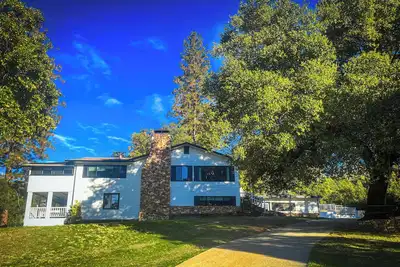 Image de Yosemite Family Lodge • Sleeps 11 • Game Room