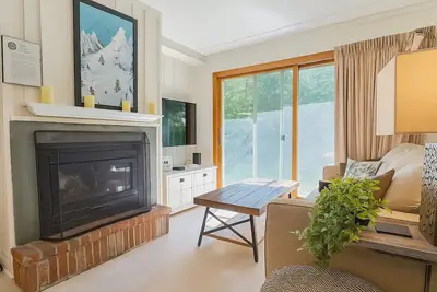 Image de PeaksPlayground - Ac, Pool, Fireplace, Ski Home