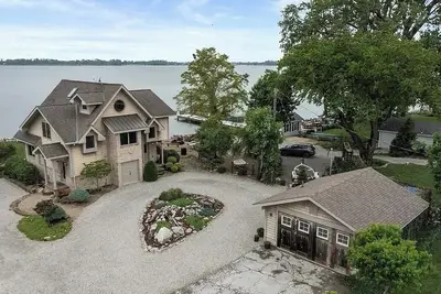 Image de Lake House at Cedar Point: Waterfront Family Retreat