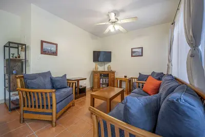 Image de Peaceful Condo, Pool View, Access to 7 common Pools, Gated, a minute drive beach