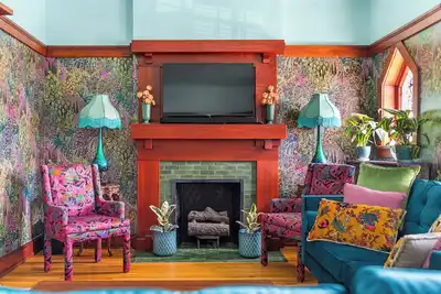 Image de Chic Vintage Stay w/ Private Balcony – Walk to Argyle Redline, Lake, Dining