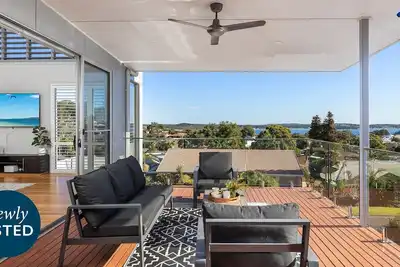 Image de The Family Tide – large family home, entertaining deck with views, swimming pool, air conditioning