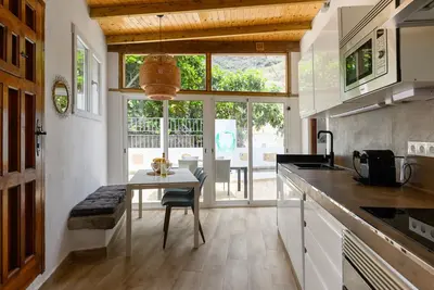 Image de Peaceful Foreman House by Bandama  Nature