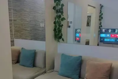 Image de Condo confortable à Quezon City avec piscine privée et accès par ascenseur