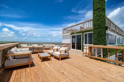 Image de Explore San Pedro's Natural Beauty with Family or Friends in a Private Villa!