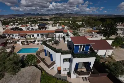 Image de Penthouse avec Rooftop & Vue Montagne – Entre Mer, Nature & Détente