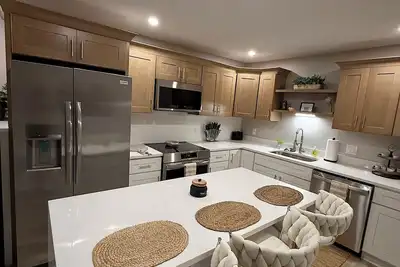 Image de Bright, cozy 2 Br/1 Bath apt in Prime location-steps away from Wvu Stadium & Hospital