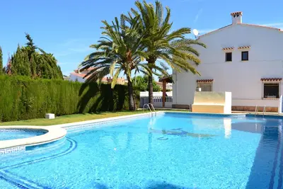 Image de Bungalow confortable 2 chambres à Els Poblets avec Wi-Fi et parking