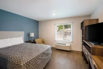 Image de Quiet & Clean Two Room w/ Kitchen – Few Mi to Texas Memorial Stadium in Austin