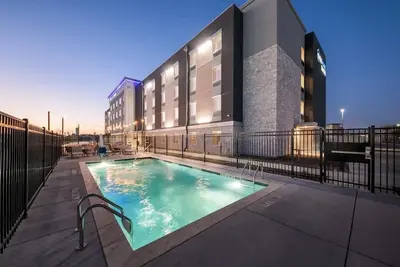 Image de 3 Units | Extended Stay Suites | Near Waco Expo Center