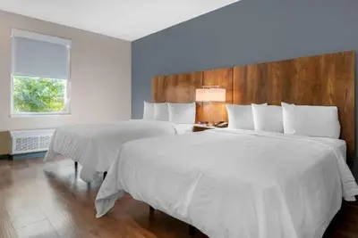 Image de Enjoy Roomy Accommodations Just Steps from Sparks Marina