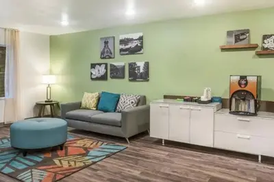 Image de Comfortable Space with Full Kitchen and Work Area for Business Travelers