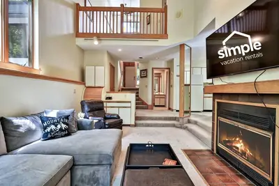 Image de Cedarwood Retreat: 3br Killington Condo w/ Spa, Pool, Fireplace & Private Jacuzzi Tub