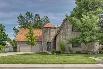 Image de Cozy King Suite | Private Bath & Free Waffles!