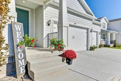 Image de Beautiful Queen Suite Includes a Waffle Breakfast!