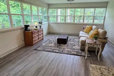 Image de Charming 3-bedroom house on the water