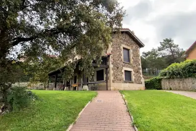 Image de Maison de vacances 'Casa Rural La Carrasquilla' avec terrasse privée, jardin privé et Wi-Fi