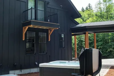 Image de New Skye Ridge Lodge: 3 Bd, Hot Tub, Fireplace and Ac!