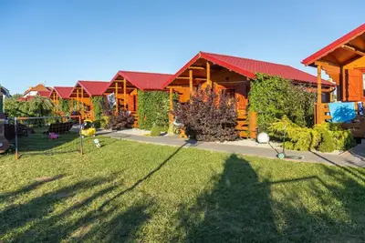 Image de Maisons de vacances, piscine d'été, bain à remous