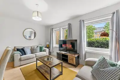 Sleek York Getaway - Pool Table - Free Parking