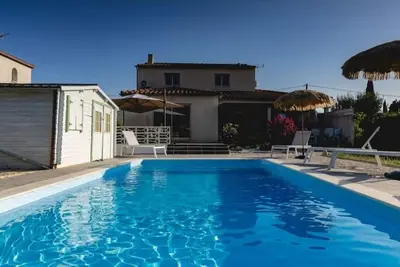 Image de Parenthese ENSOLEILLÉE Villa pour 4 à 12 Personnes  Avec Piscine Et Jardin