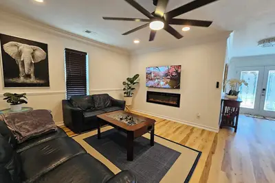 Image de Beach Town Haven in Largo - 10 min to Beach