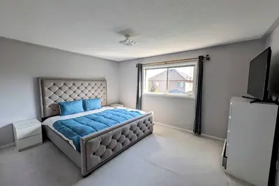 Image de Spacious 3 Br House | Cozy I Quiet I Safe | Pet Friendly I Near Toronto