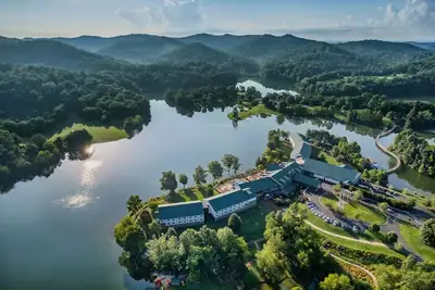 Image de Lake Cottage | Fireplace + Deck | No Hidden Fees