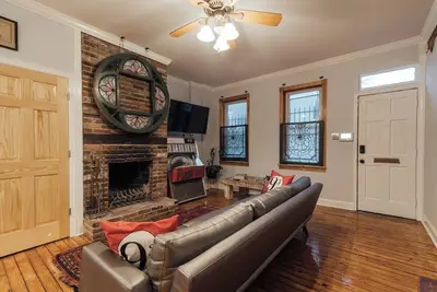 Image de Old-World Charm House with Roof  Deck in Ave of the Arts, Philadelphia