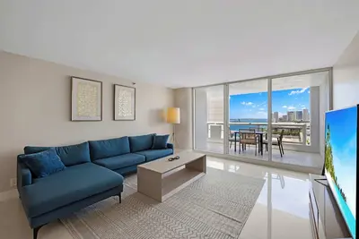 Image de Premium Amenities | Central Location | StayCozy