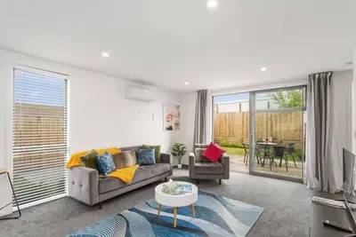 Image de Peaceful Private Oasis 2bdrm 2bthrm Free Parking