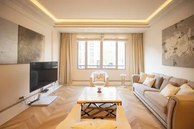 Image de Ave Montaigne - Lux 2bd with Ac