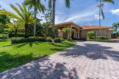 Image de Private Villa • Pool & Waterfall