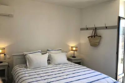 Image de Renovated stone building - 4 luxury apts each on-suite in Sw France wine village