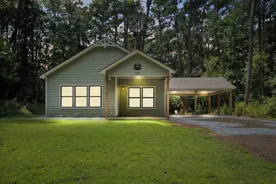Image de Peaceful Pines Bungalow at Toledo Bend Lake and Pendleton Park - Pet Friendly