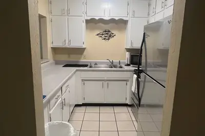 Image de Two Bedroom Condo 217