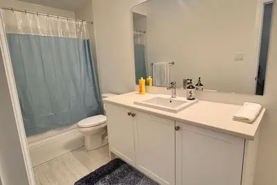 Image de The Luxury Bayport Bliss / Brand New / 30m Wasaga / 15mBeaches