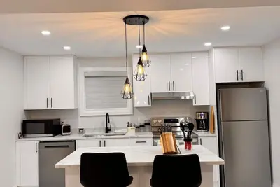 Image de The Basement@Glidden/2bd 1bath walkout to backyard