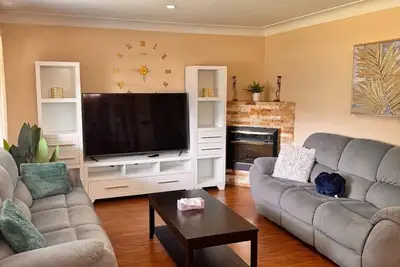 Image de Charming Stay in Windsor•Comfort Meets Convenience