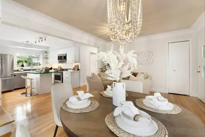 Image de Pool oasis in heart of Windsor