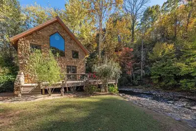 Image de Creekside Fairytale Cottage-Hot Tub-Cozy Fireplace