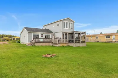 Image de Seashell by the Seashore: Cozy 1br Cottage Steps from Private Sandy Beach