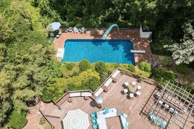 Image de Luxury 5-Bdrm Retreat