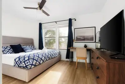 Image de Vibrant peaceful townhome-Fast wifi, walk to Heb, Starbucks, & restaurants