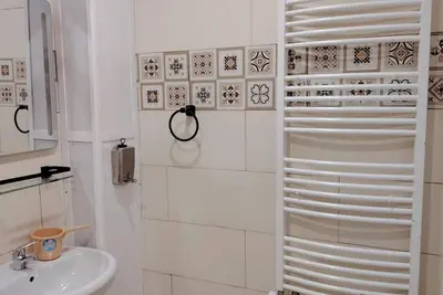 Image de joli f3 ensoleille avec garage pour stationnement d 'une voiture