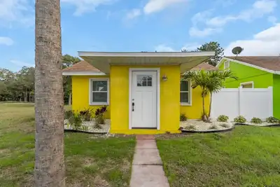 Image de Sunny Retreat Near Clearwater Beach – Private Yard & Hot Tub