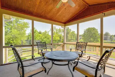 Image de Families Welcome: Lake-View Home, 2 Mi to Gahanna!